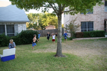 2008-10-10-Chance-9th-Bday-080-waterballoon-fight.JPG