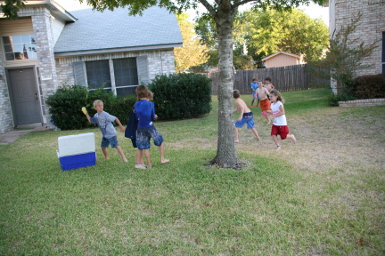 2008-10-10-Chance-9th-Bday-085-waterballoon-fight.JPG