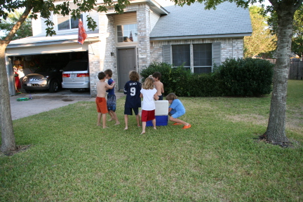2008-10-10-Chance-9th-Bday-092-waterballoon-fight.JPG