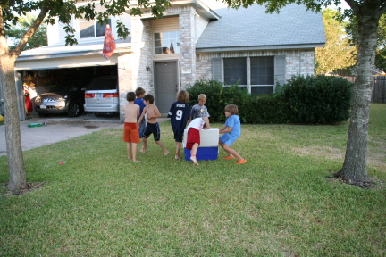 2008-10-10-Chance-9th-Bday-093-waterballoon-fight.JPG