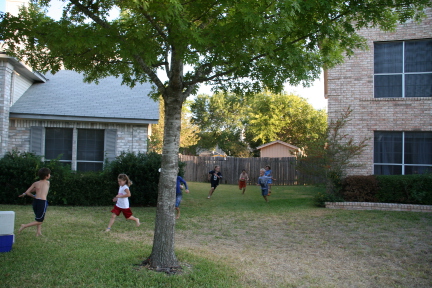 2008-10-10-Chance-9th-Bday-106-waterballoon-fight.JPG