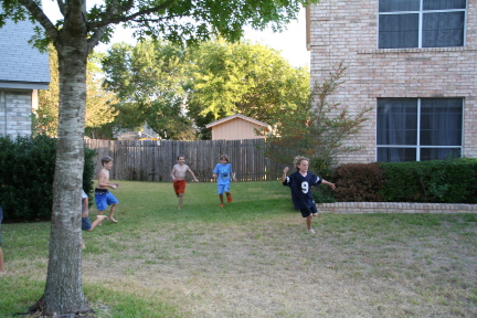 2008-10-10-Chance-9th-Bday-108-waterballoon-fight.JPG