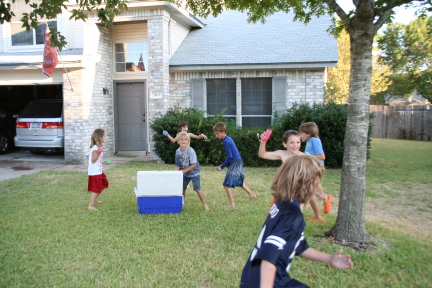 2008-10-10-Chance-9th-Bday-111-waterballoon-fight.JPG
