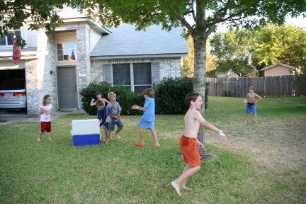 2008-10-10-Chance-9th-Bday-113-waterballoon-fight.JPG