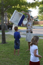 2008-10-10-Chance-9th-Bday-119-waterballoon-fight.JPG