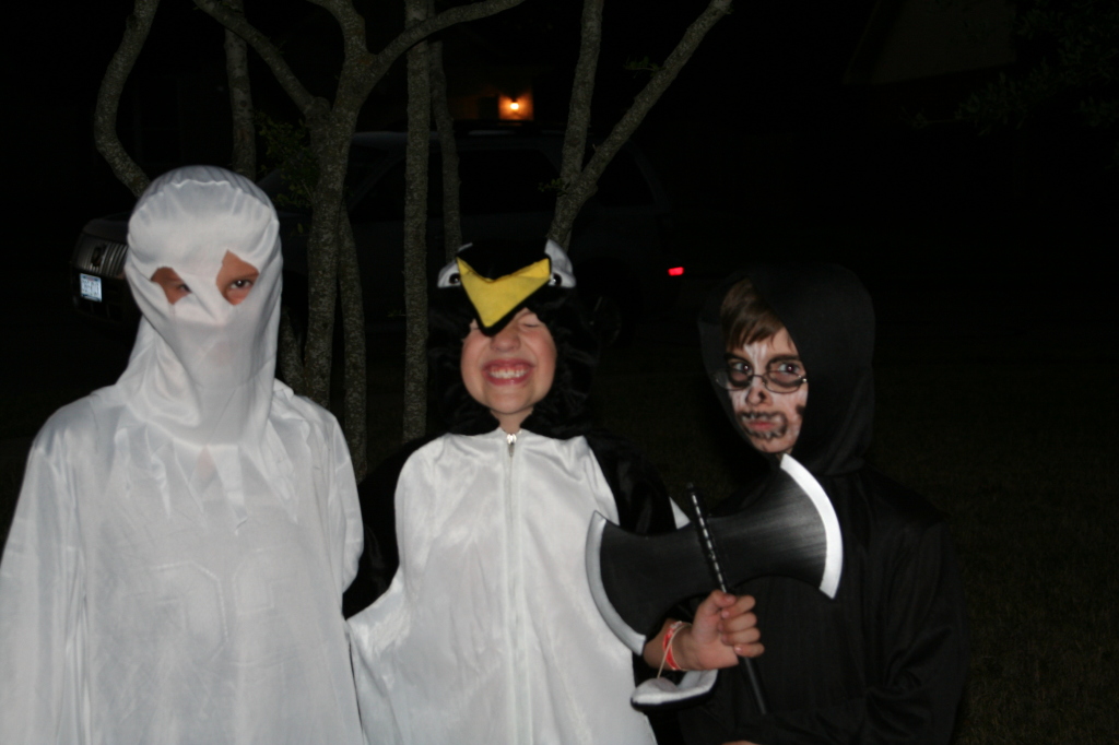 2008/10(October)/Halloween/1024x768_2008-10-31-Halloween-08-Chance-Case-Dax.JPG
