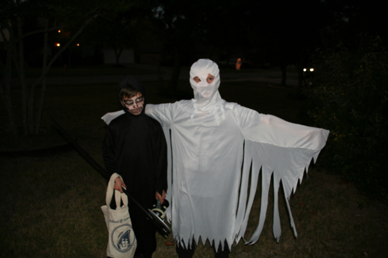 2008/10(October)/Halloween/800x600_2008-10-31-Halloween-05-Dax-Chance.JPG
