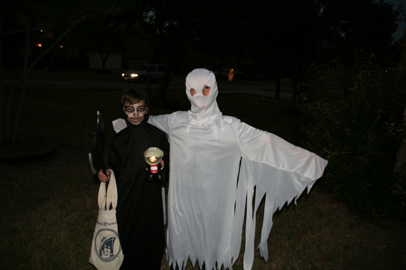 2008/10(October)/Halloween/800x600_2008-10-31-Halloween-06-Dax-Chance.JPG