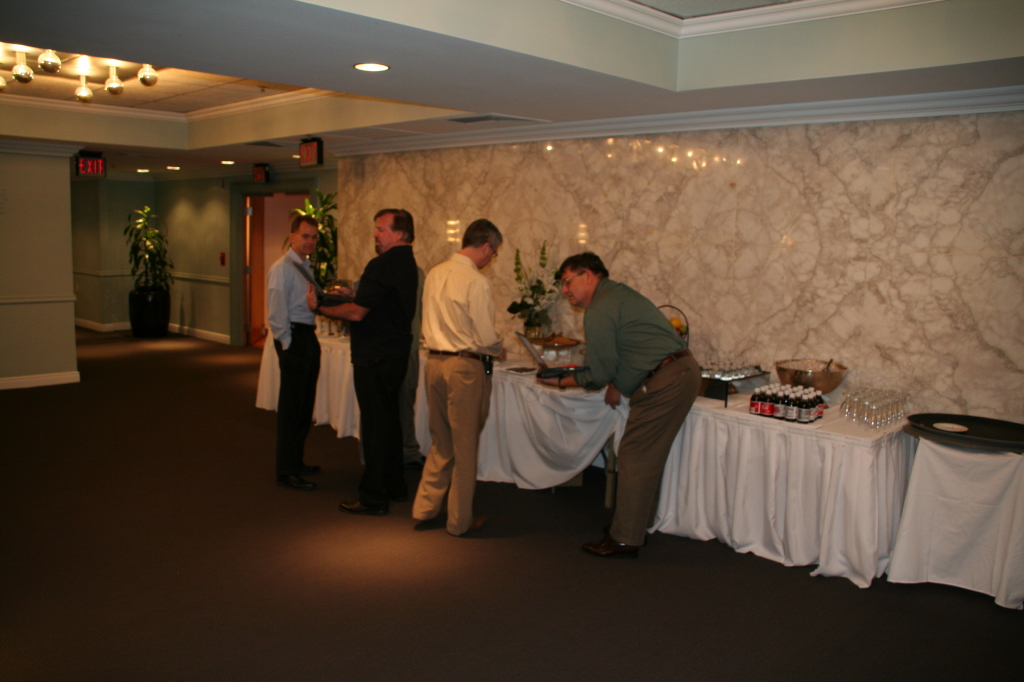 2008/10(October)/ITOC-DC-training/1024x768_2008-10-23-Washington-DC-ITOC-Region1-02-Airmagnet-search-Rob-Mike-Rob-Stan.JPG
