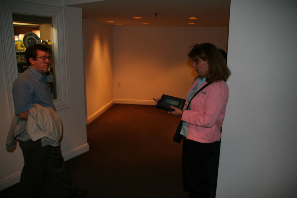 2008/10(October)/ITOC-DC-training/1024x768_2008-10-23-Washington-DC-ITOC-Region1-05-Airmagnet-search-Rick-Deb.JPG