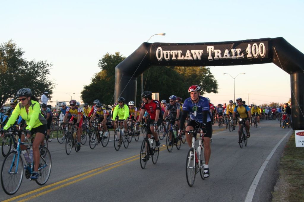2008/10(October)/Outlaw-Trail-100/2008-10-18-Outlaw-Trail-100-1.jpg