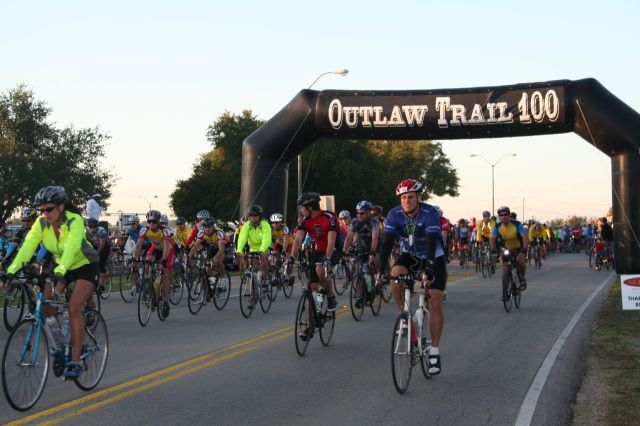 2008/10(October)/Outlaw-Trail-100/2008-10-18-Outlaw-Trail-100-1.jpg