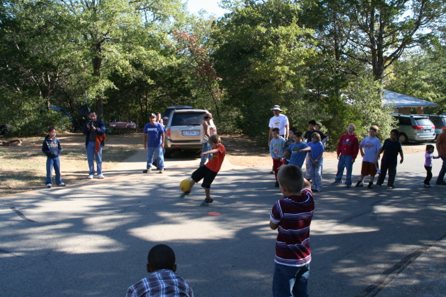 2008/10(October)/Pack409-Camping/640x480_2008-10-25-Pack409-Camping-35-dodgeball.JPG