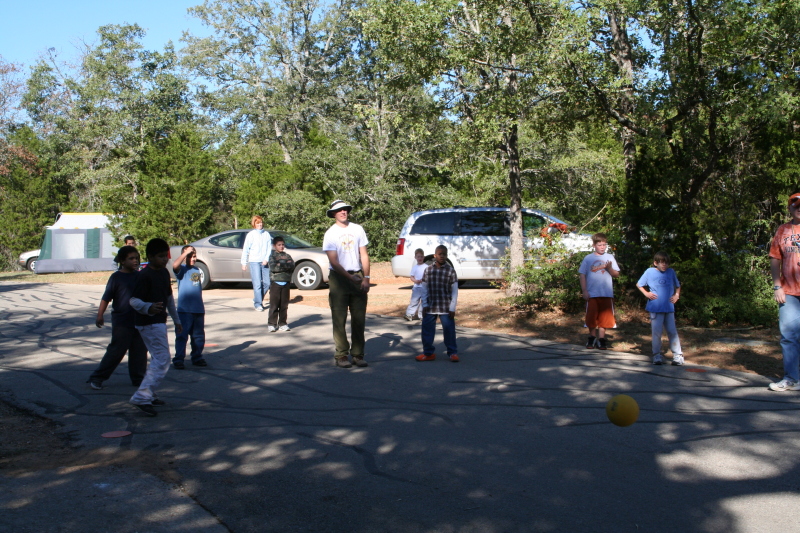 2008/10(October)/Pack409-Camping/800x600_2008-10-25-Pack409-Camping-33-dodgeball.JPG