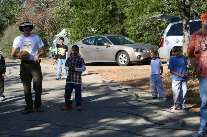 2008/10(October)/Pack409-Camping/800x600_2008-10-25-Pack409-Camping-37-dodgeball.JPG