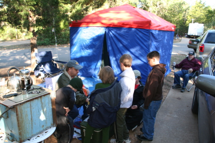 2008-10-25-Pack409-Camping-03-Thomas-CJ-Chance-Jack-Dax.JPG