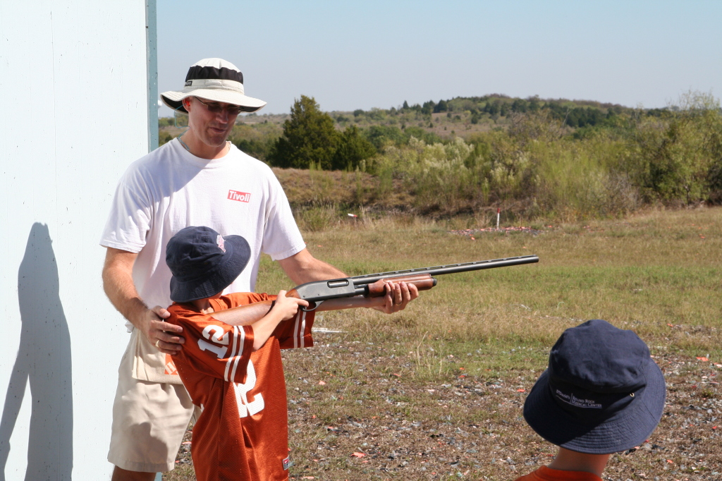 2008/10(October)/Skeet-Range/1024x768_2008-10-19-Skeet-Range-22-Travis-Chance-GOOD.JPG