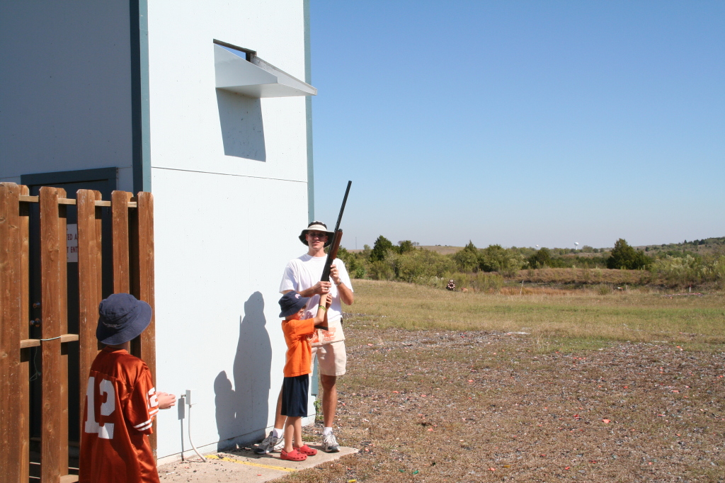 2008/10(October)/Skeet-Range/1024x768_2008-10-19-Skeet-Range-25-Travis-Dax.JPG