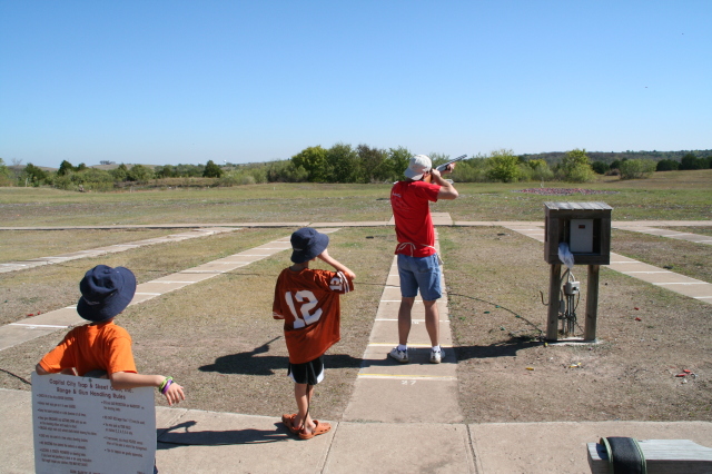 2008/10(October)/Skeet-Range/640x480_2008-10-19-Skeet-Range-18-Chance-Stan-Dax.JPG