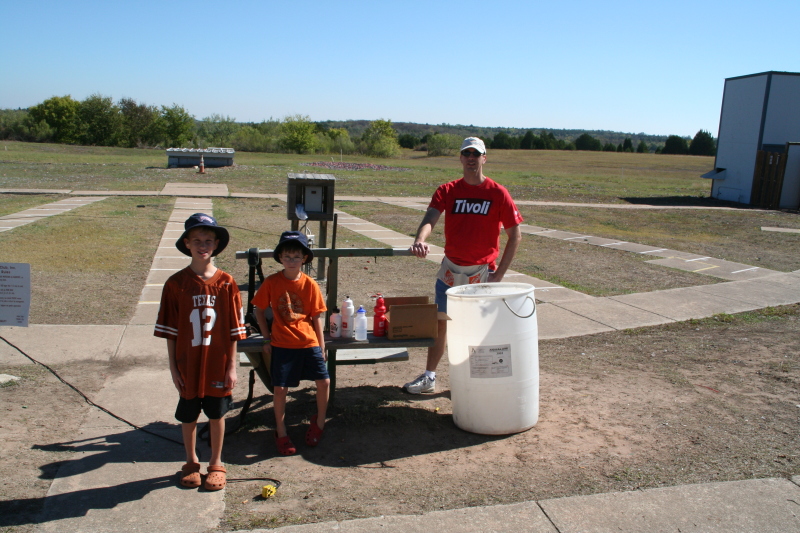 2008/10(October)/Skeet-Range/800x600_2008-10-19-Skeet-Range-02-Chance-Dax-Stan.JPG