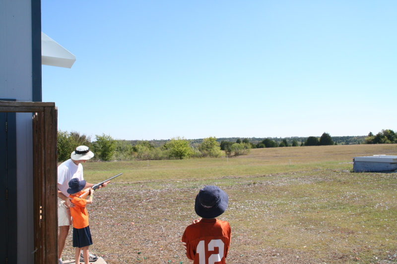 2008/10(October)/Skeet-Range/800x600_2008-10-19-Skeet-Range-27-Travis-Dax.JPG