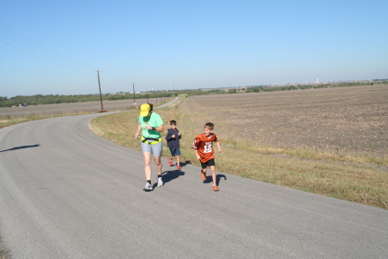 2008-10-19-Suzi-running-Pf-1-Dax-Chance.JPG