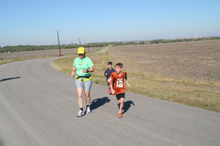 2008-10-19-Suzi-running-Pf-2-Dax-Chance.JPG