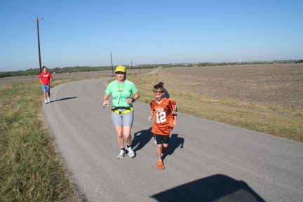 2008-10-19-Suzi-running-Pf-3-Stan-Dax-Chance.JPG