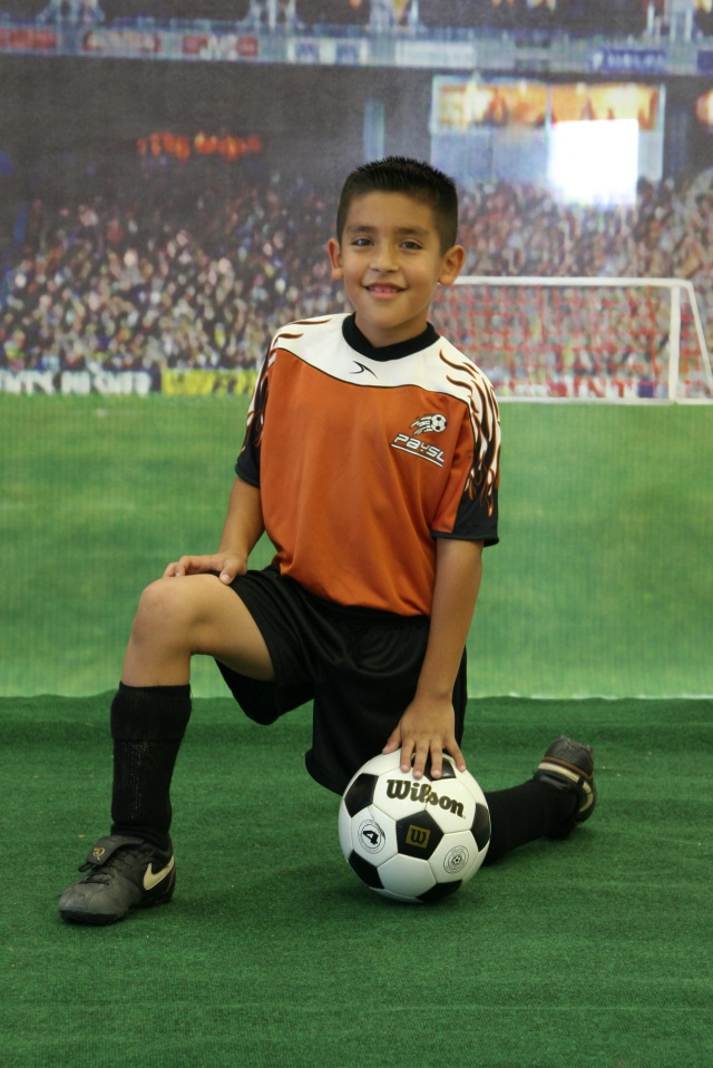 2008/10(October)/TigerSharks-Soccer/640x480_2008-10-04-TigerSharks-17-Juan.JPG