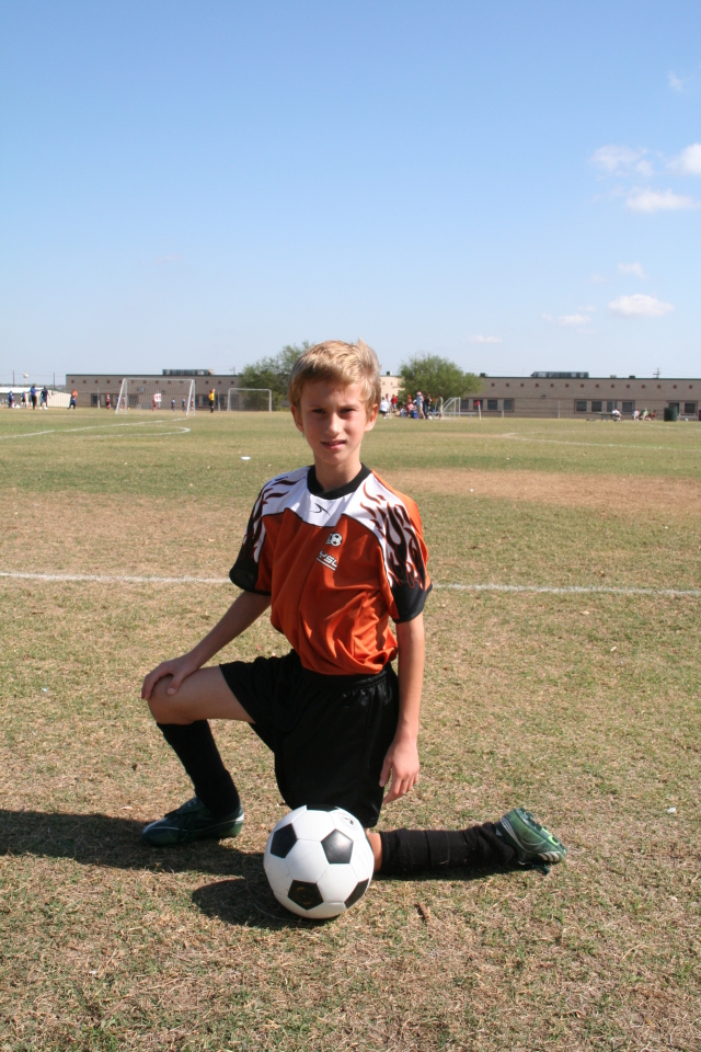2008/10(October)/TigerSharks-Soccer/640x480_2008-10-04-TigerSharks-25-Chance.JPG