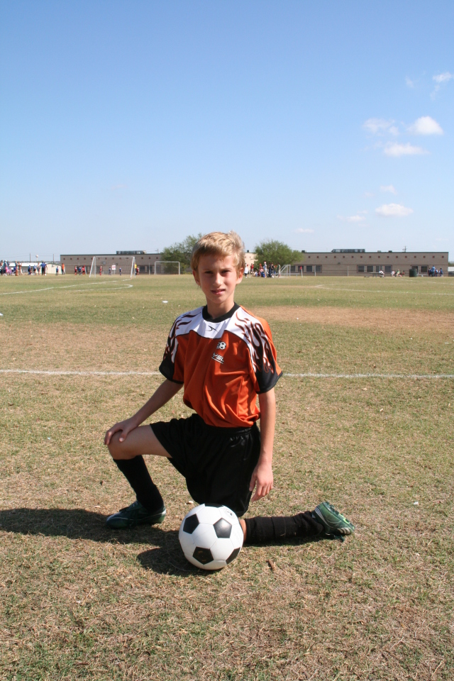 2008/10(October)/TigerSharks-Soccer/640x480_2008-10-04-TigerSharks-26-Chance.JPG