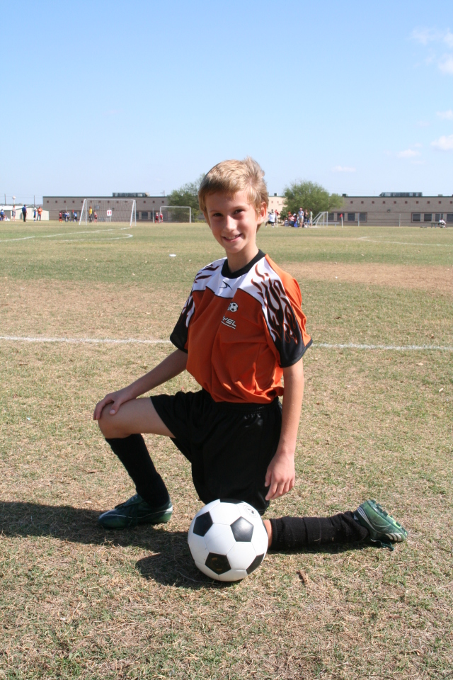 2008/10(October)/TigerSharks-Soccer/640x480_2008-10-04-TigerSharks-27-Chance.JPG