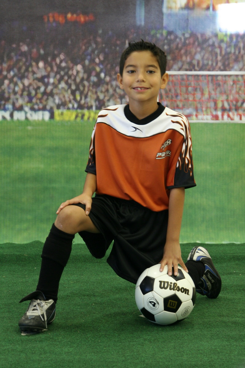 2008/10(October)/TigerSharks-Soccer/800x600_2008-10-04-TigerSharks-10-Johathan.JPG