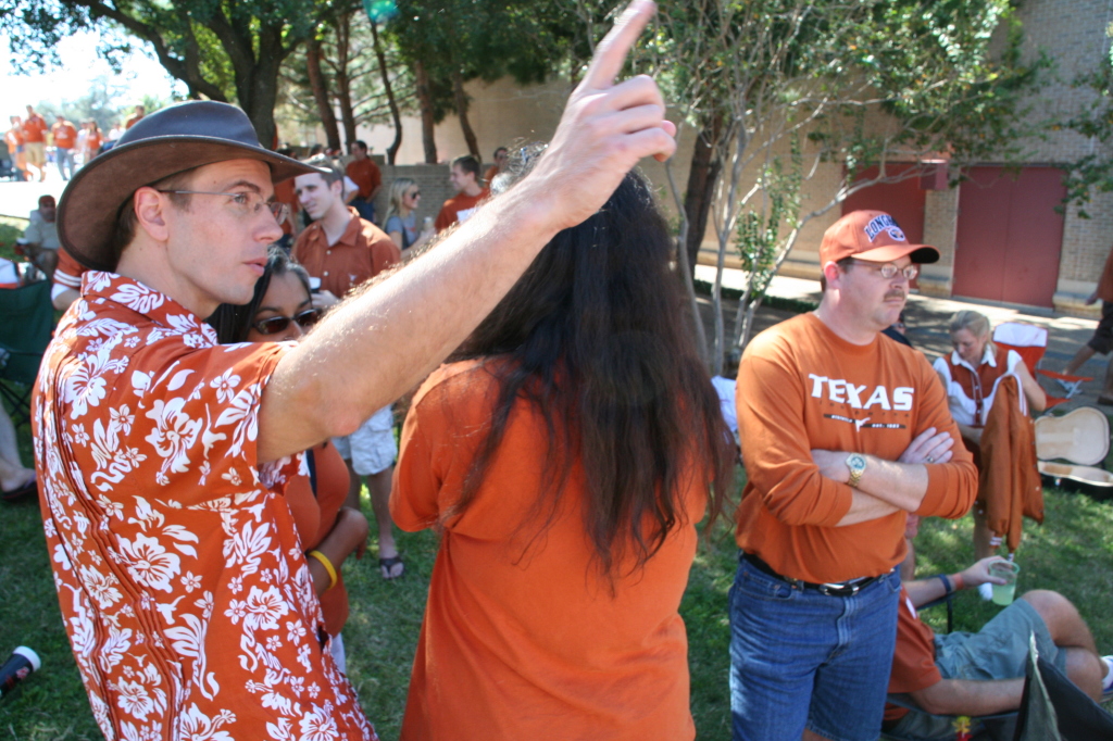 2008-10-25-UT-vs-OK-st-tailgating-05-Ben-Kavita-Kiffin-Doug.JPG