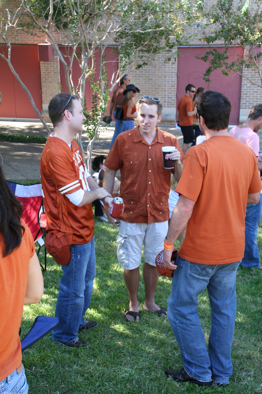 2008/10(October)/UT-OKst-tailgate/1024x768_2008-10-25-UT-vs-OK-st-tailgating-08-Don-JOsh.JPG