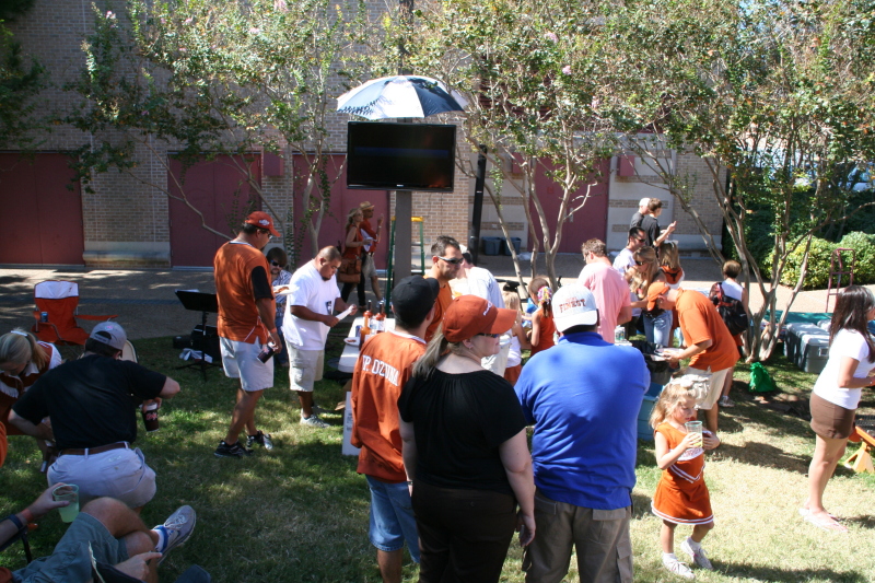 2008/10(October)/UT-OKst-tailgate/800x600_2008-10-25-UT-vs-OK-st-tailgating-04.JPG