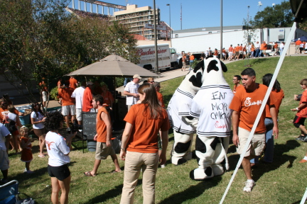 2008-10-25-UT-vs-OK-st-tailgating-01.JPG