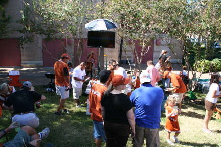 2008-10-25-UT-vs-OK-st-tailgating-04.JPG