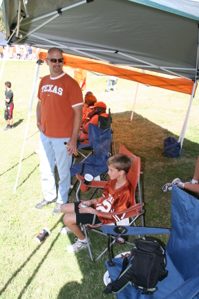 2008-10-25-UT-vs-OK-st-tailgating-07-Mike-Chance.JPG