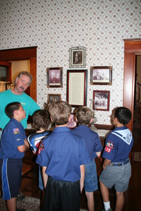 2008-11-02-Den1-Heritage-House-8-CJ-Chance-Andrew-Sebastian.JPG