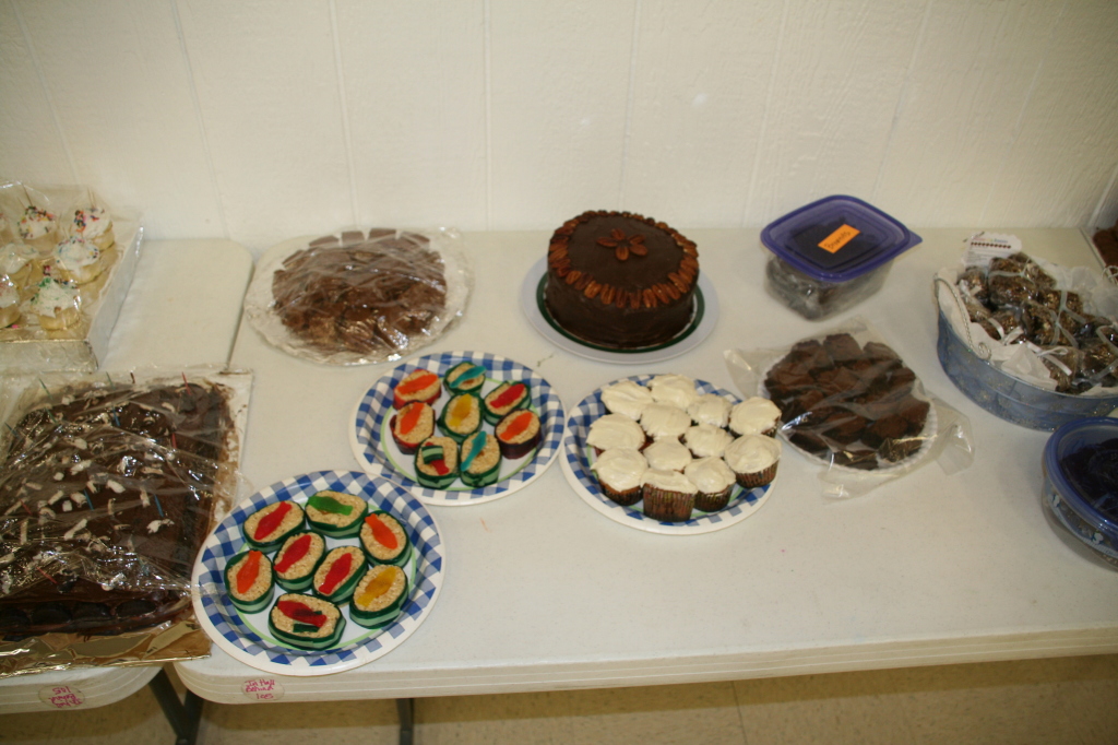 2008/11(November)/Pack409-Bake-sale/1024x768_2008-11-22-Pack409-Bake-sale-02.JPG
