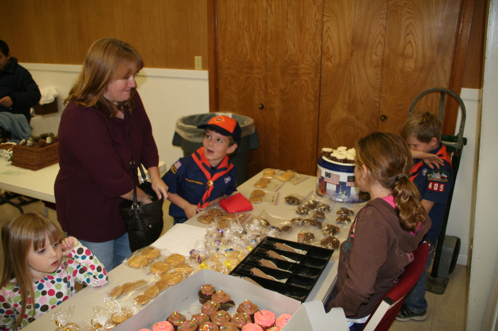 2008-11-22-Pack409-Bake-sale-29.JPG
