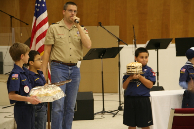 2008-11-22-Pack409-Bake-sale-14.JPG