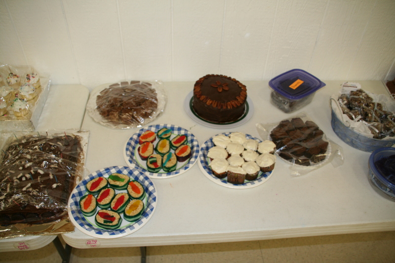 2008-11-22-Pack409-Bake-sale-02.JPG