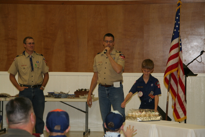 2008/11(November)/Pack409-Bake-sale/800x600_2008-11-22-Pack409-Bake-sale-19.JPG
