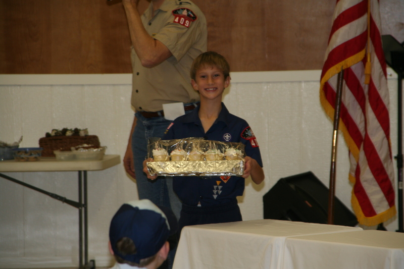 2008-11-22-Pack409-Bake-sale-20.JPG