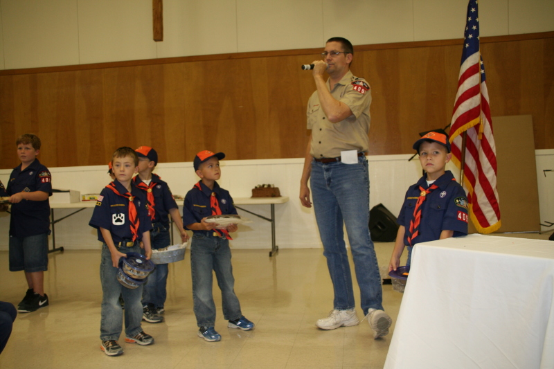 2008-11-22-Pack409-Bake-sale-22.JPG