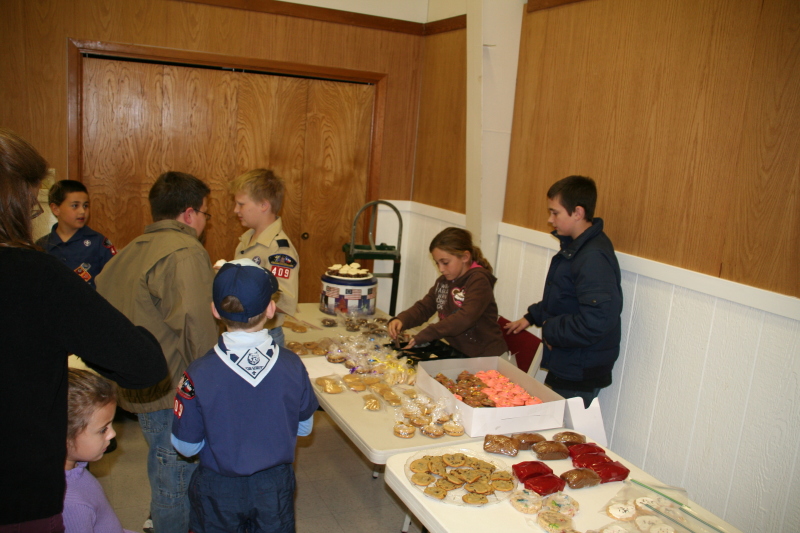 2008-11-22-Pack409-Bake-sale-28.JPG