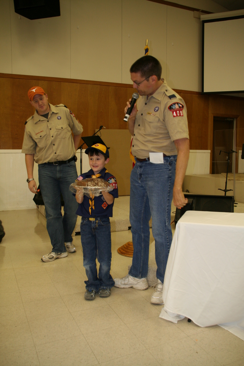 2008/11(November)/Pack409-Bake-sale/800x600_2008-11-22-Pack409-Bake-sale-32.JPG