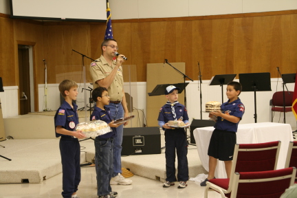 2008-11-22-Pack409-Bake-sale-13.JPG